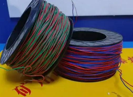 赫山放炮线的主要材质有哪些？不同材质的适用场景有何区别？